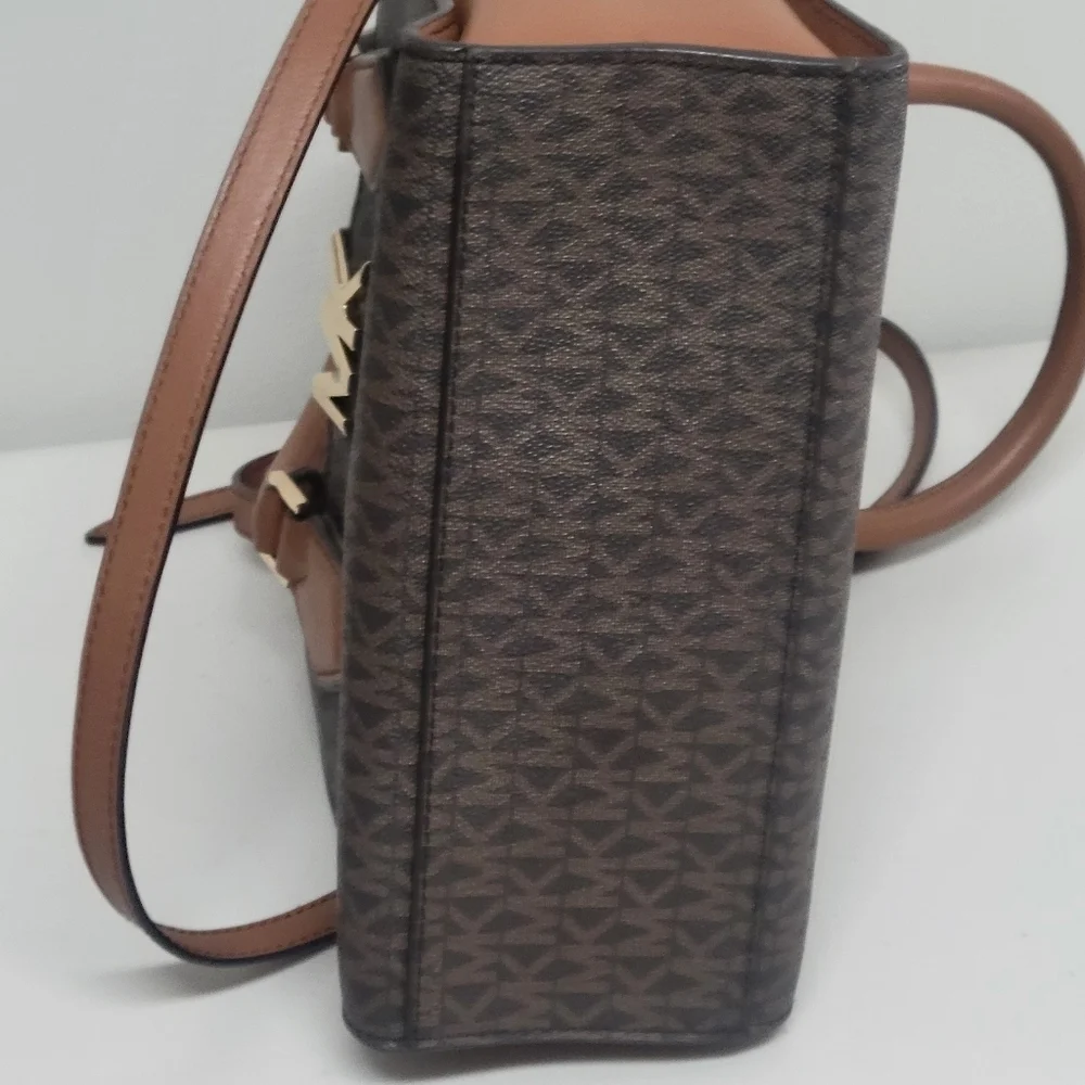 Michael Kors Mott Messenger Crossbody Bag.